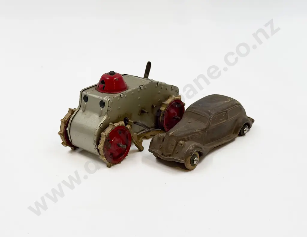 Triang Clockwork Tank & Ford Rubber Sedan Image 1++