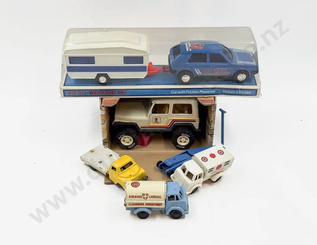 Various Tin Plate & Hard Plastic Models Image 1++