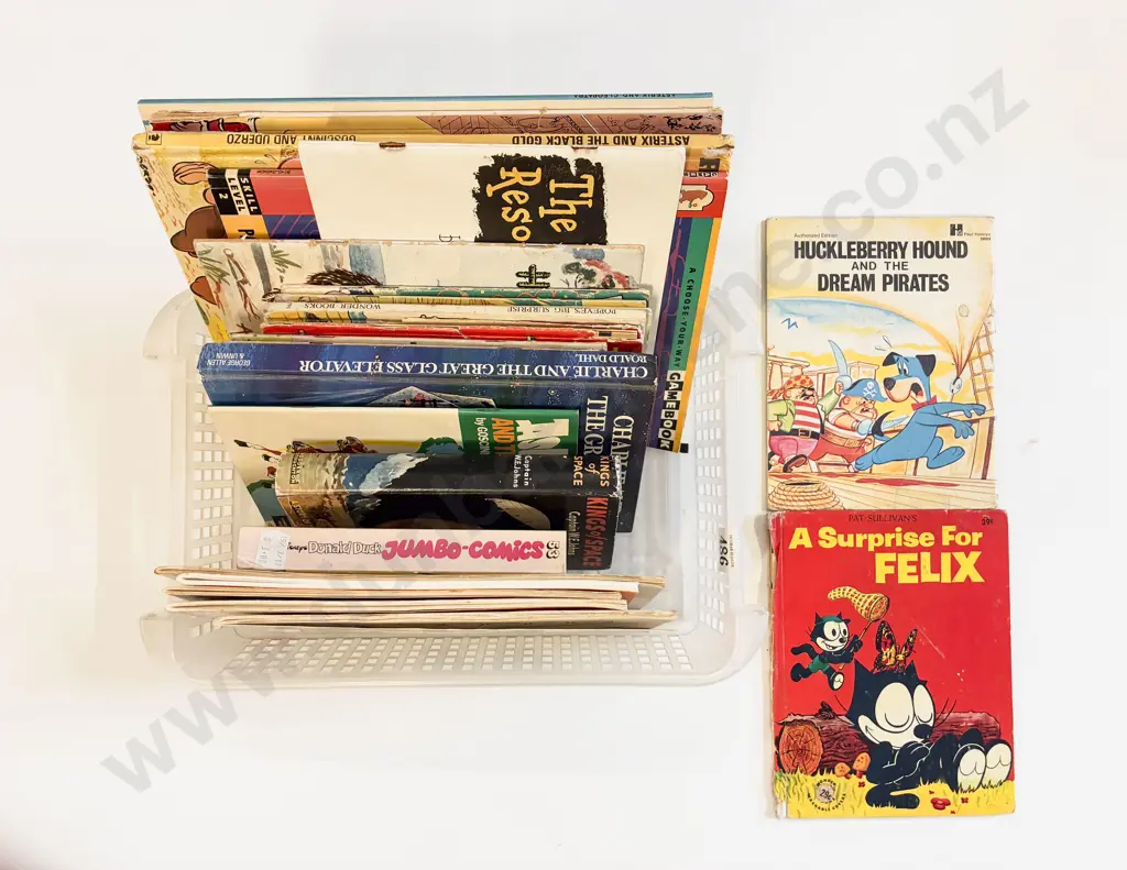 Collection of Various Childrens and Novelty Books Image 1++