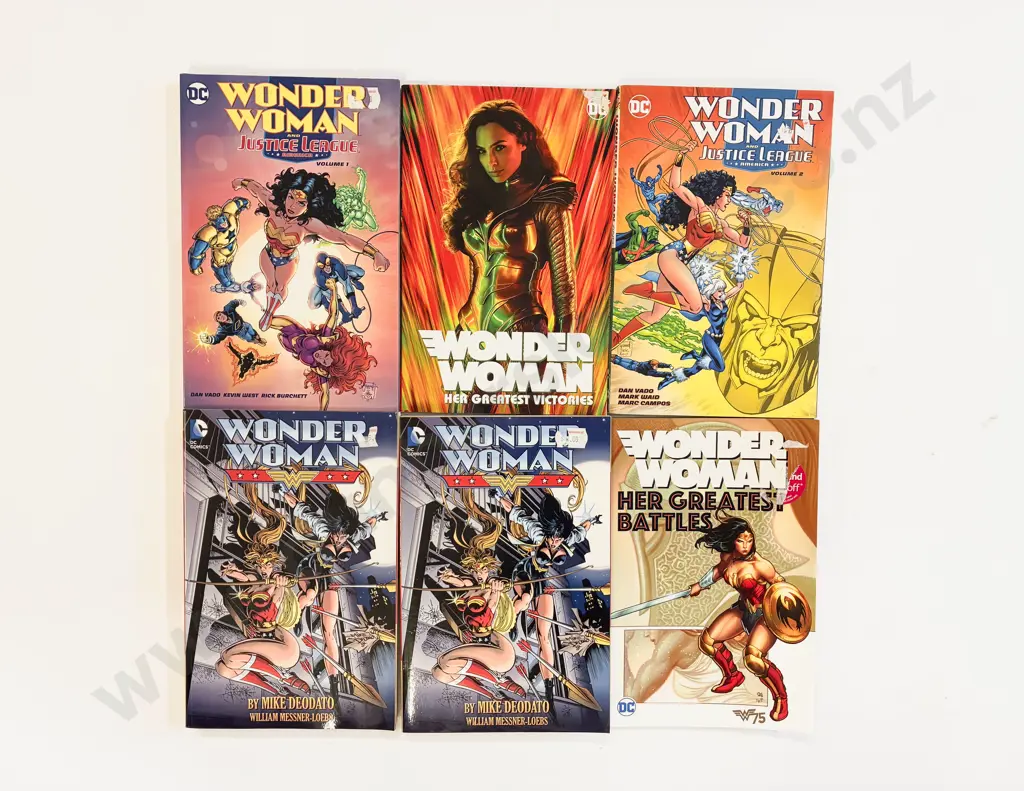 Six WonderWoman Graphic Novels Image 1++