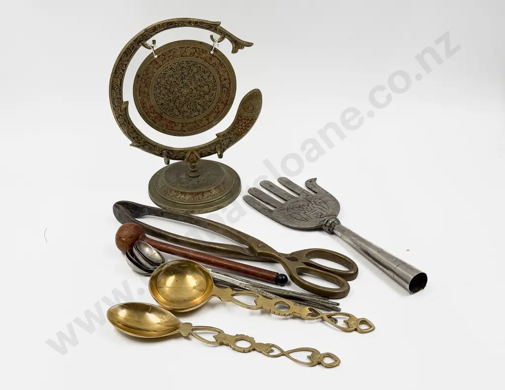 Small Brass Gong and Assorted Metal Ware Image 1++