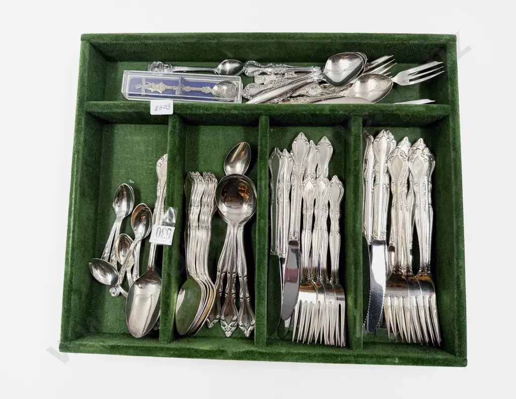 Quantity of Assorted S/P Cutlery Image 1++