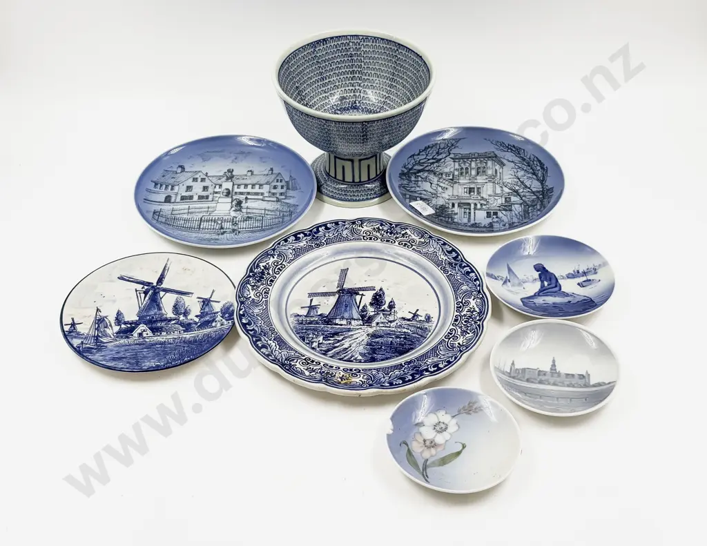 Quantity of Assorted Blue and White China Image 1++