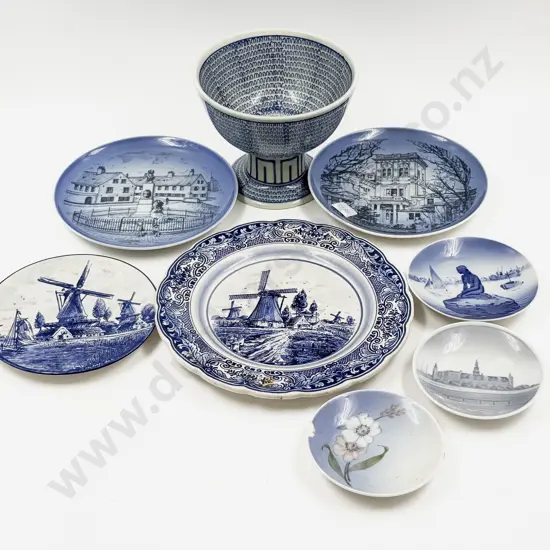 Quantity of Assorted Blue and White China