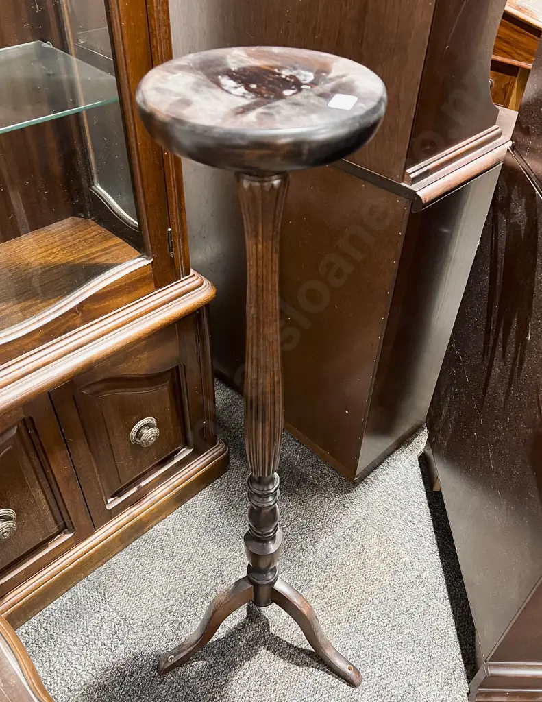 Tripod Based Plant Stand Image 1++