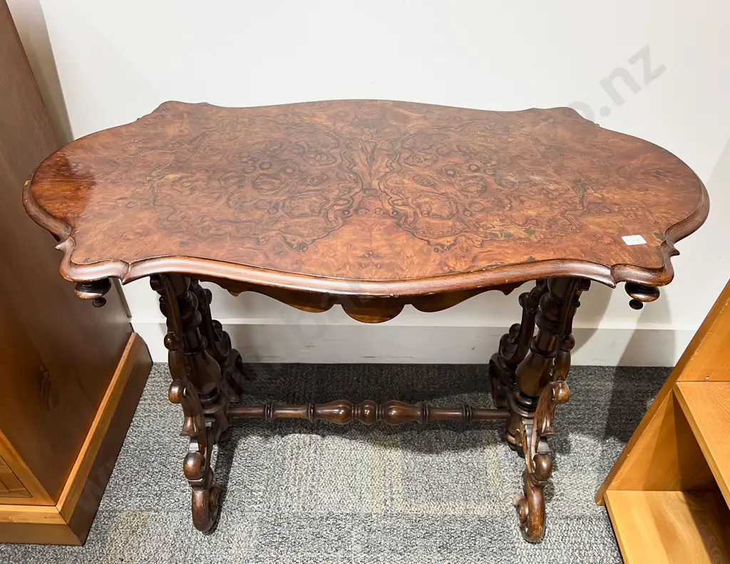 Good Quality Victorian Burr Walnut Centre Table Image 1++