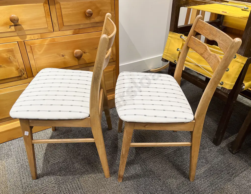 Extension Dining Table together with Two Chairs Image 1++