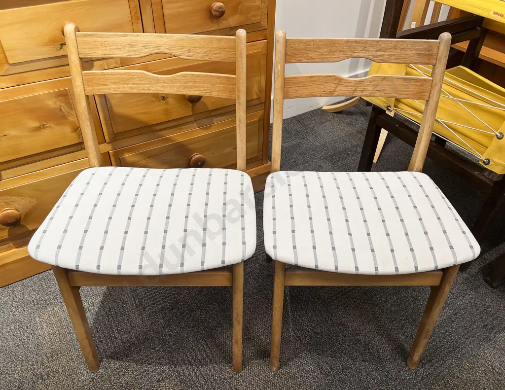 Extension Dining Table together with Two Chairs Image 1++