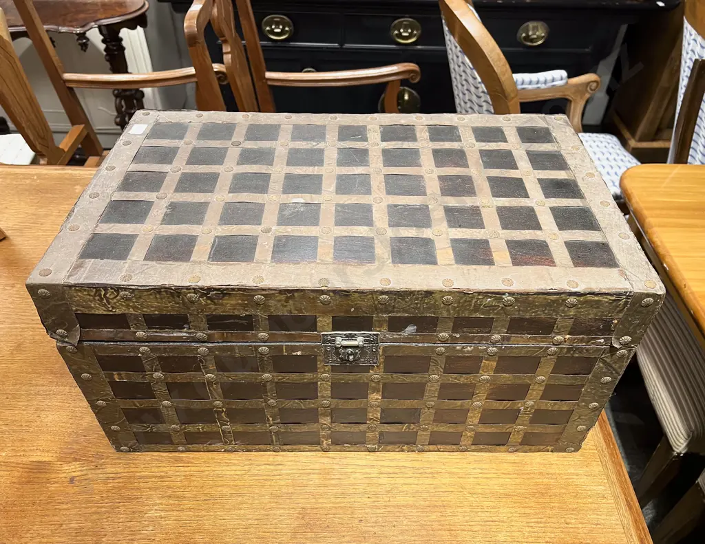 Small Metalbound Chest Image 1++