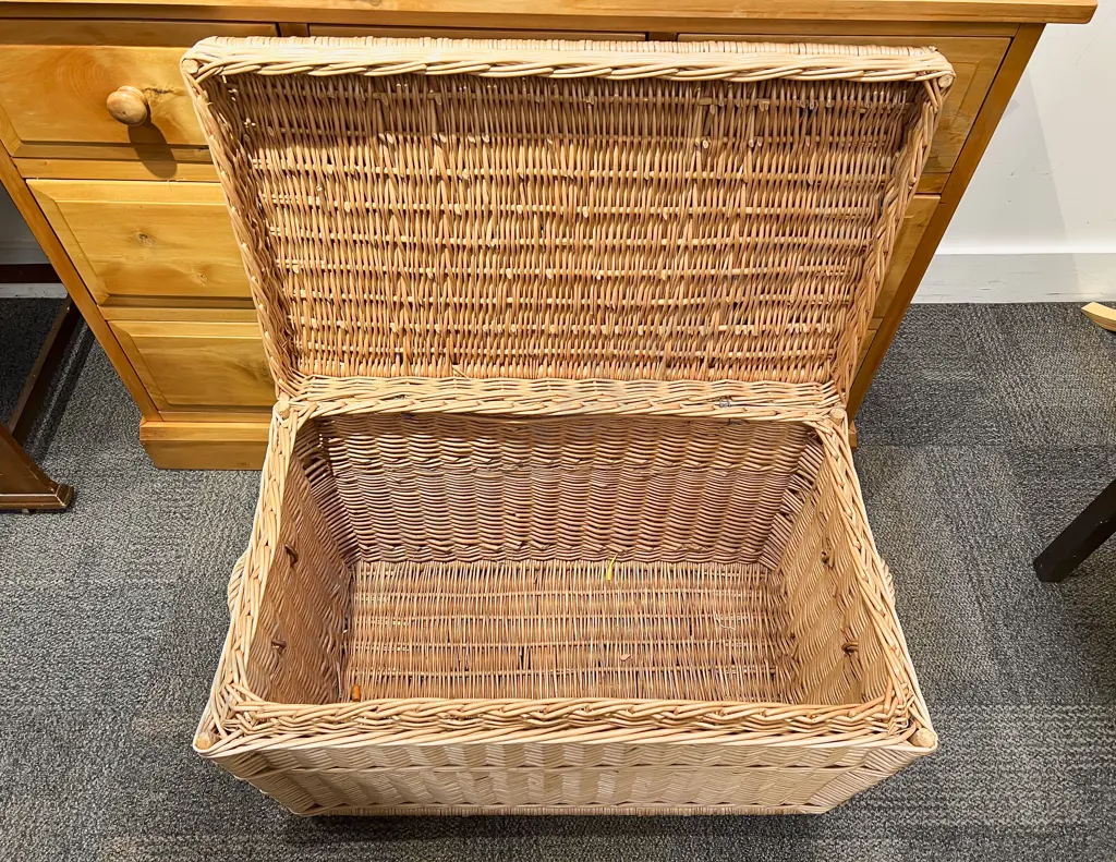 Wicker Blanket Chest Image 1++