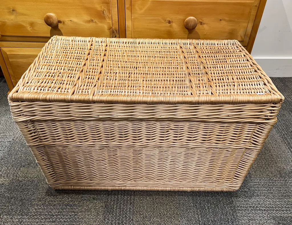 Wicker Blanket Chest Image 1++