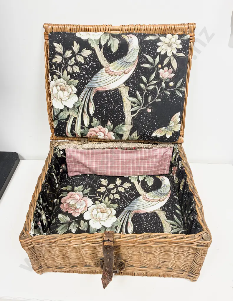 Small Wicker Sewing Box Image 1++