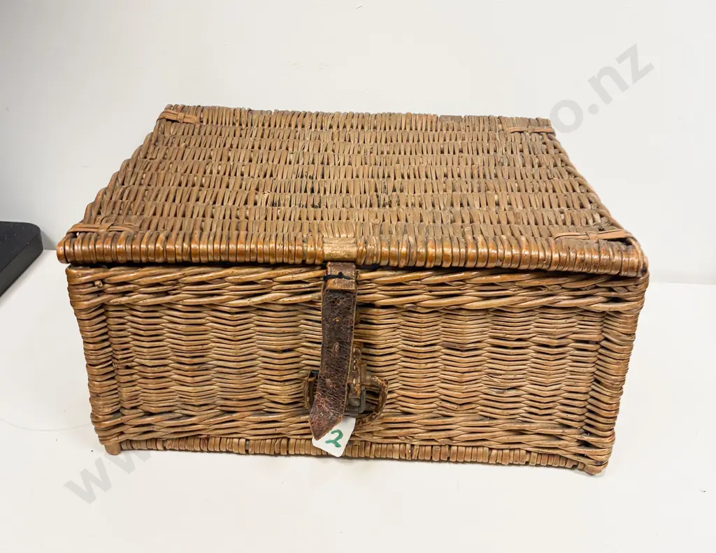 Small Wicker Sewing Box Image 1++