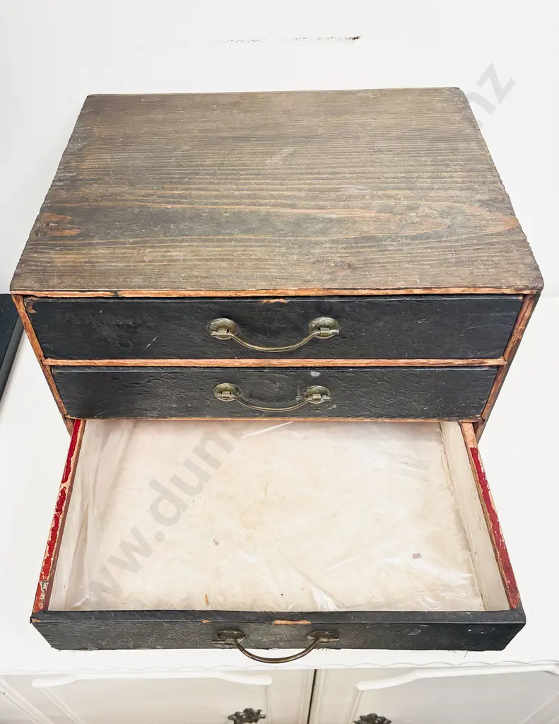Small Four Drawer Collectables Chest Image 1++