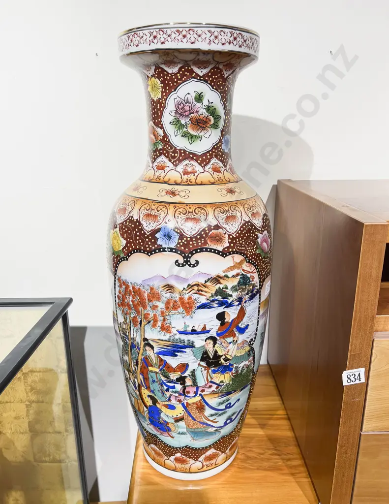 Large Modern Chinese Vase Image 1++