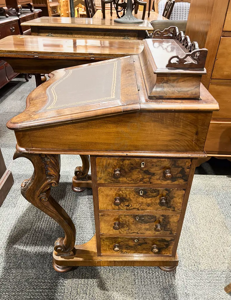 Fine Quality Victorian Burr Walnut Davenport Image 1++