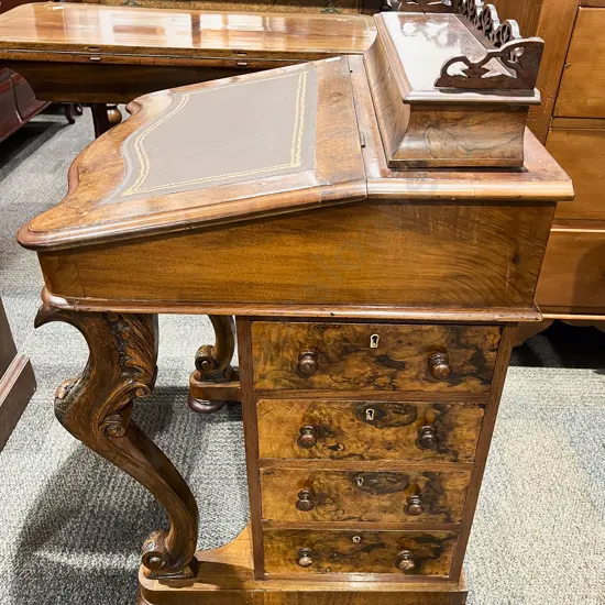 Fine Quality Victorian Burr Walnut Davenport