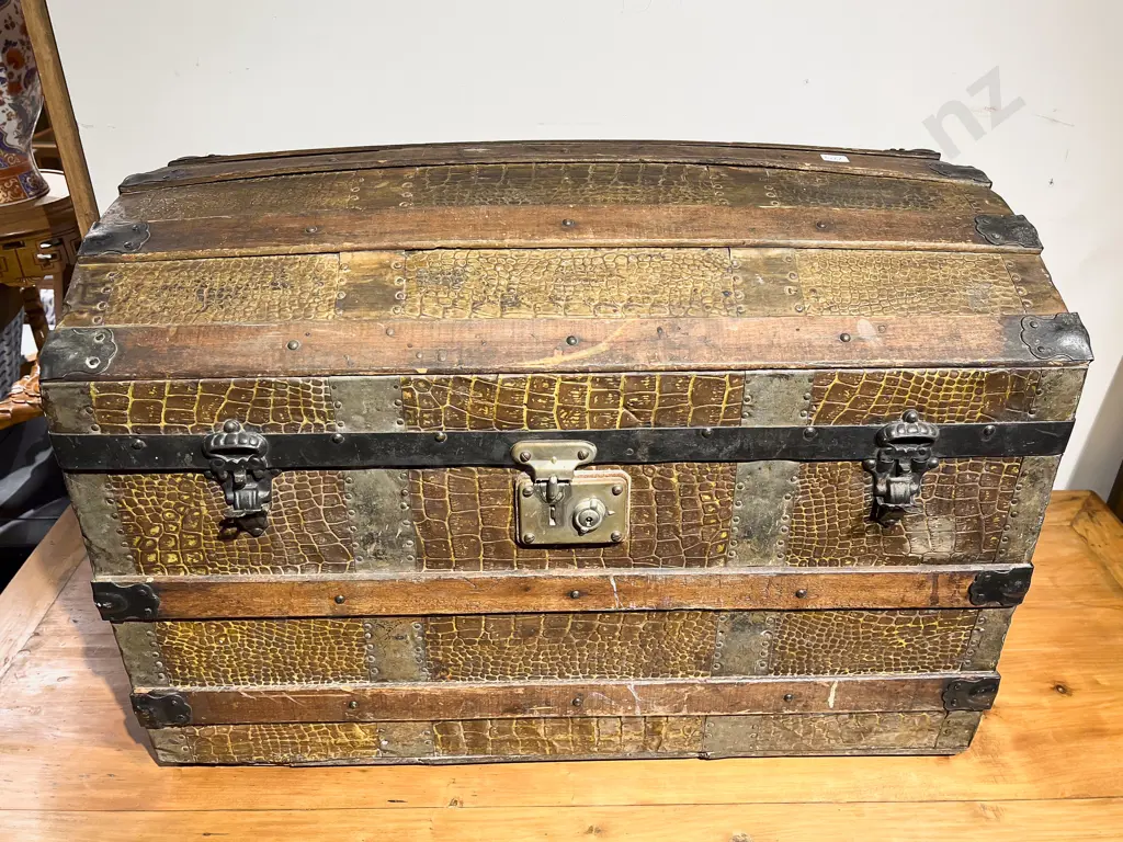 Vintage Travel Chest Image 1++