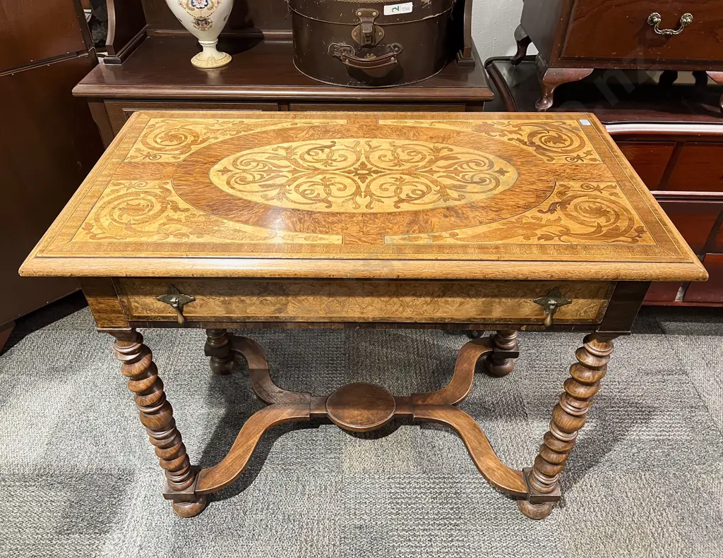 Good Quality William & Mary Style Marquetry Top Single Drawer Side Table Image 1++
