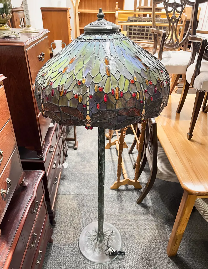Tiffany Style Standard Lamp & Shade Image 1++
