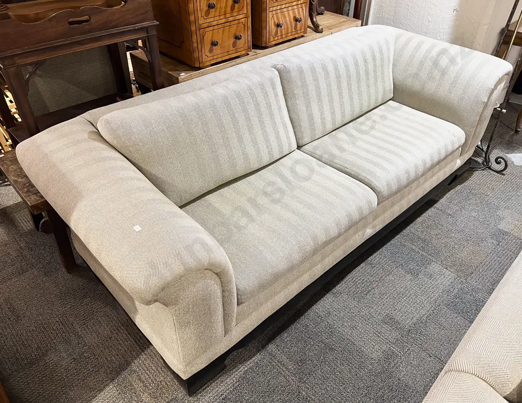 A Good Modern Chesterfield Style Grey Two Piece Lounge Suite Image 1++