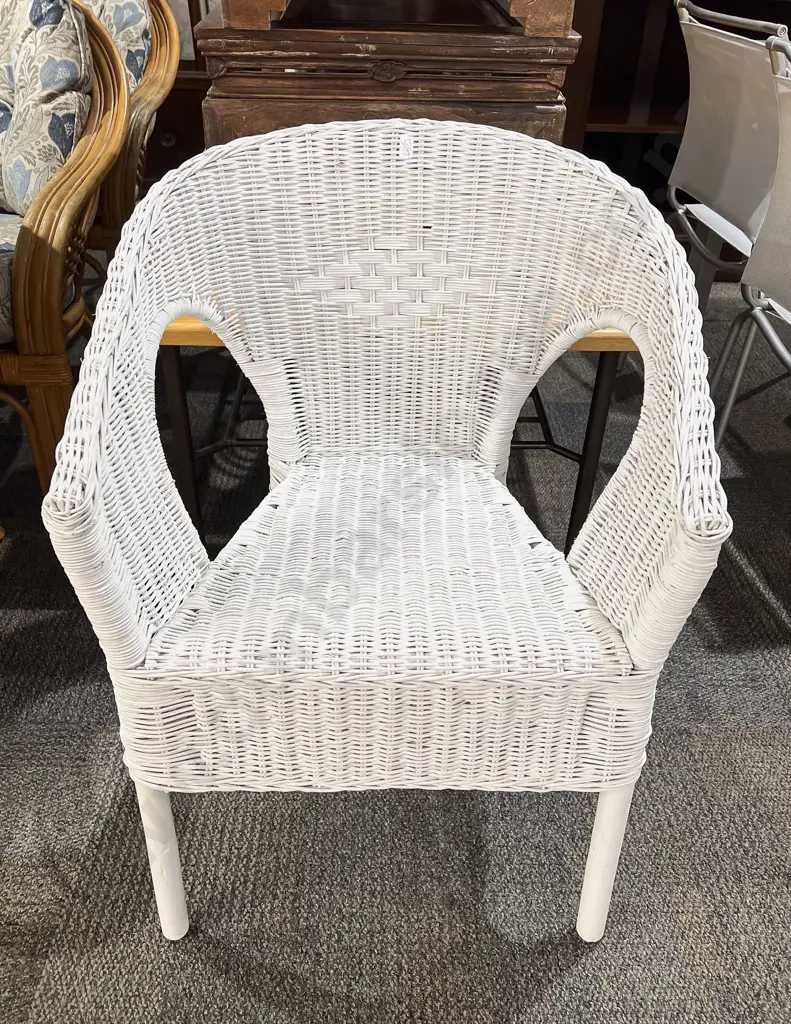 White Painted Wicker Tub Chair Image 1++