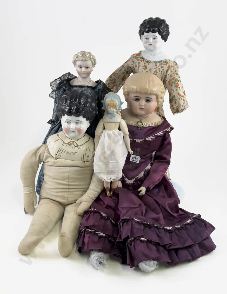Collection China and Bisque Shoulder Plate Dolls Image 1++