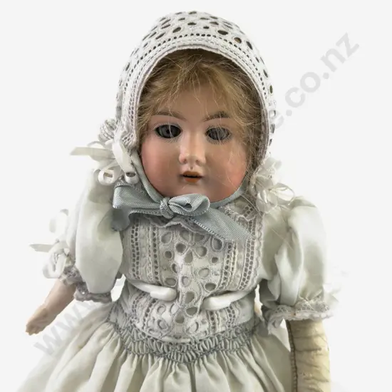 Small Kammer & Reinhardt Majestic Redg 4/0 Bisque Shoulder Plate Doll