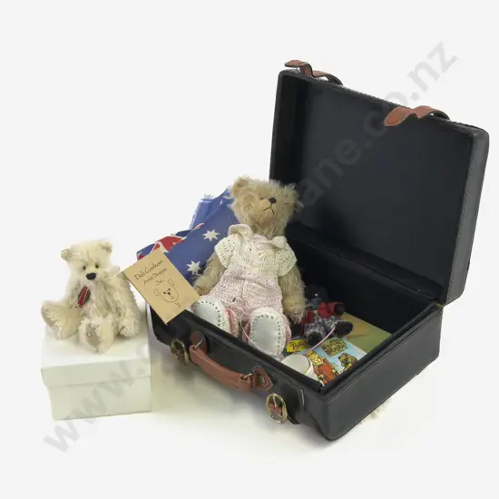 Bear Artists Gerry Warlow 'Aussie Travel Bear' and Deb Canham Old Soldier Teddy Bear Ltd Ed 766/2500