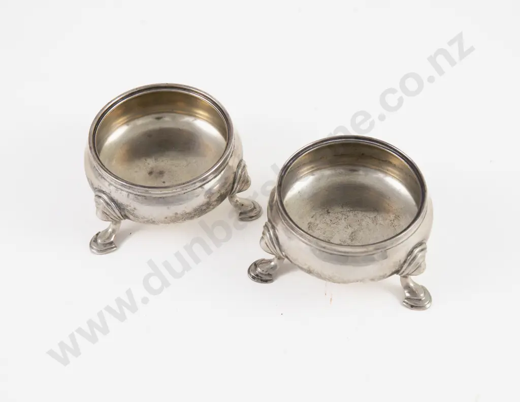 Pair Of Geo V S/S Circular Salts Image 1++