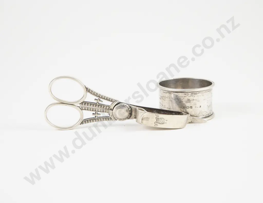 Pair Geo IV S/S Candlesnuffers Image 1++