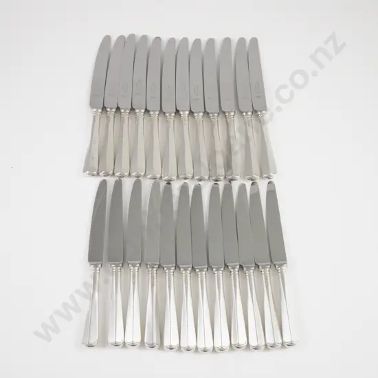 A Good Quality Set Of 24 QEII S/S Handled Knives by William Yates Ltd