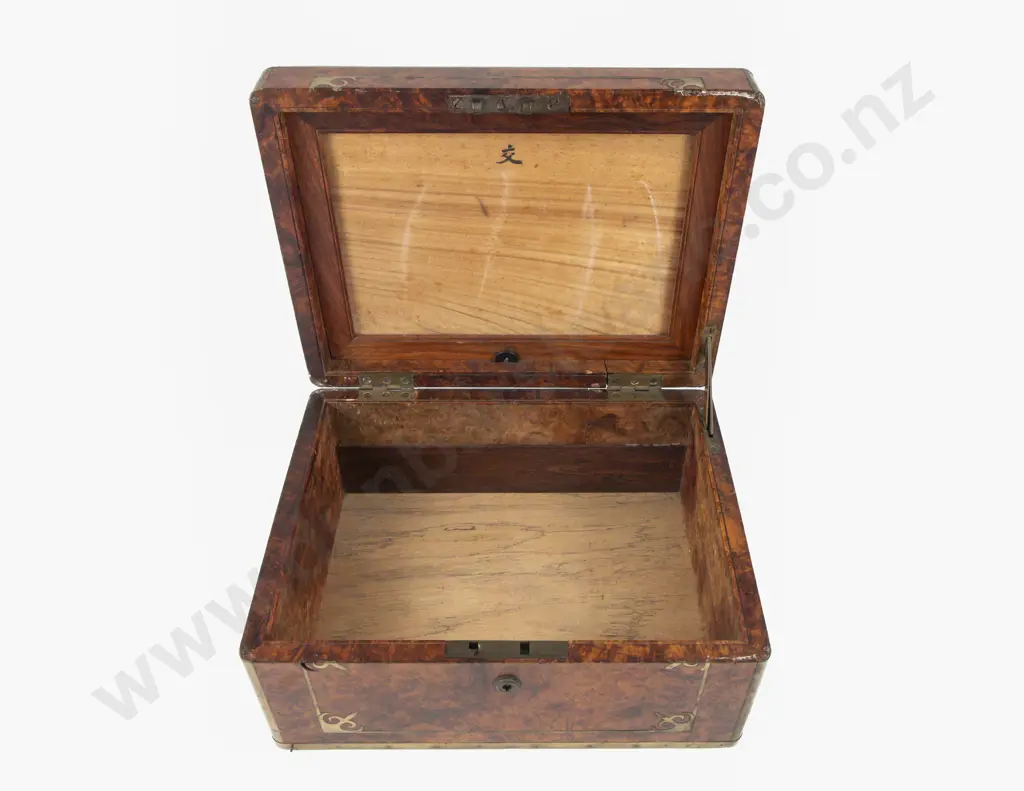 Good Quality Vict Burr Walnut & Brass Inlaid Sewing Box Image 1++