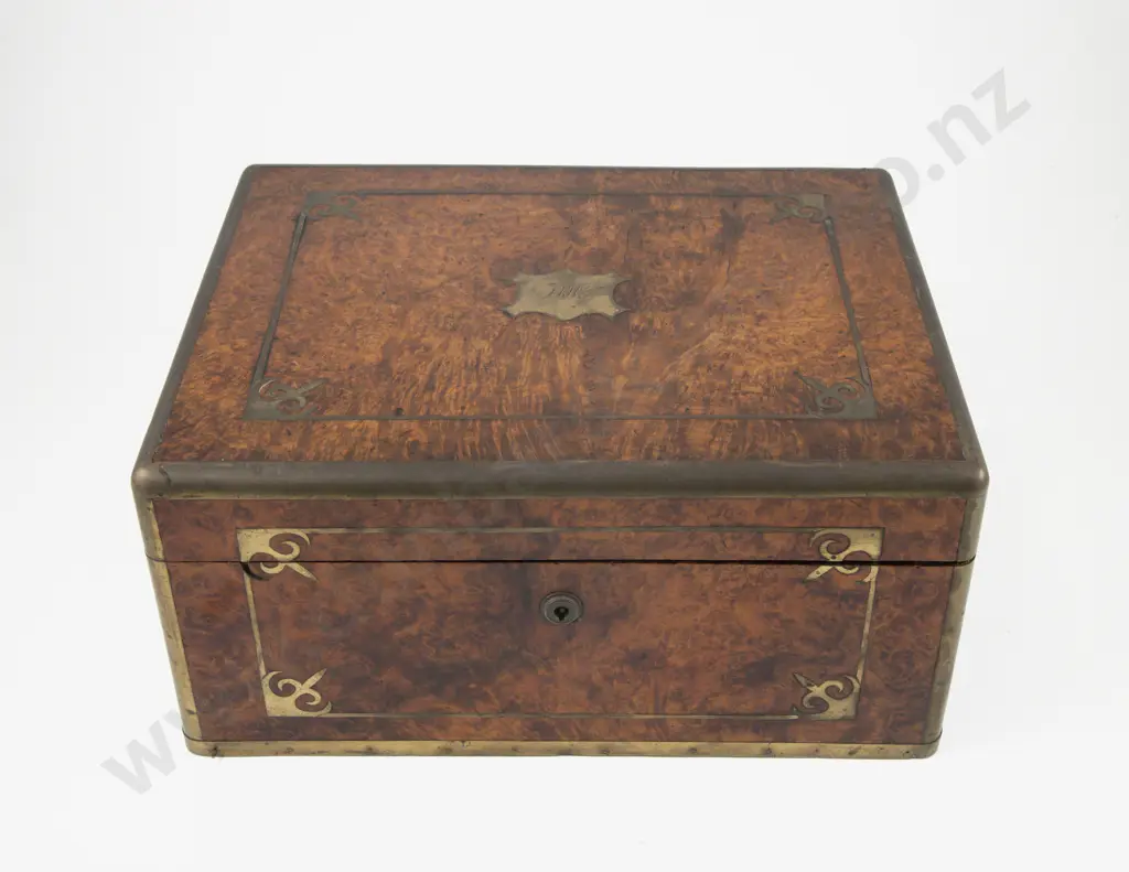 Good Quality Vict Burr Walnut & Brass Inlaid Sewing Box Image 1++