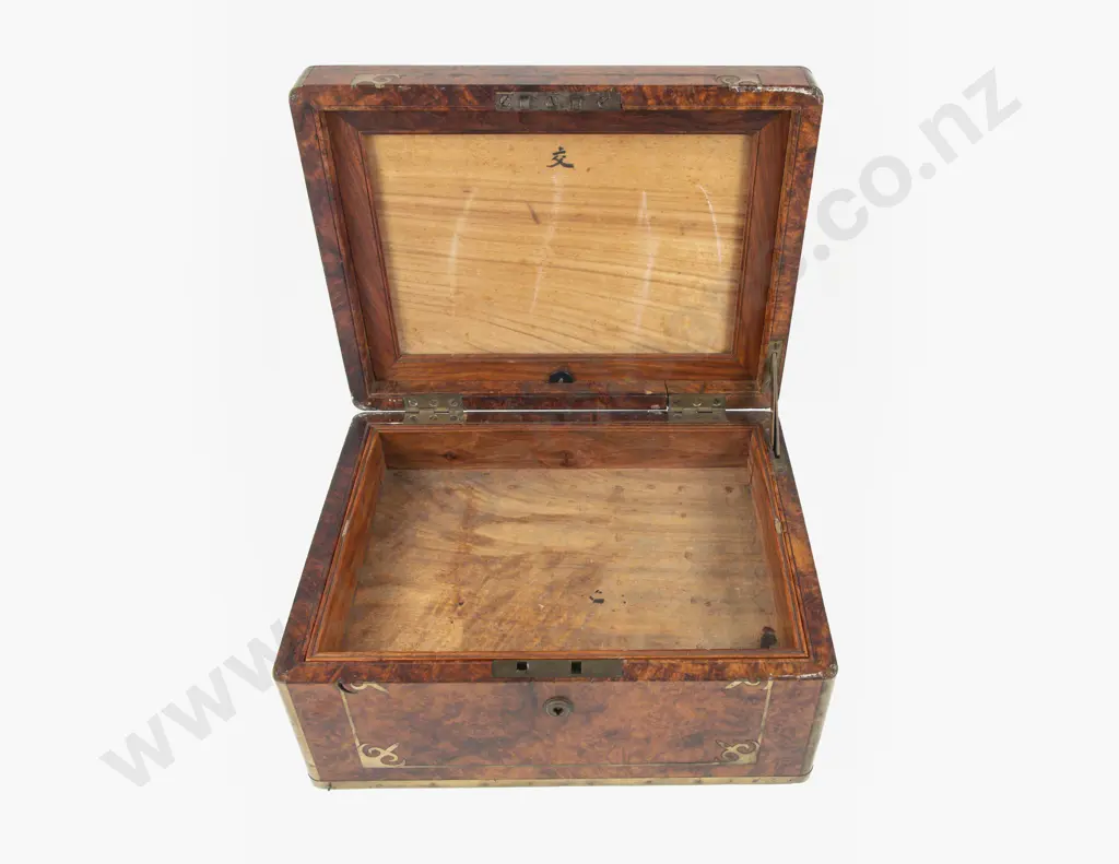Good Quality Vict Burr Walnut & Brass Inlaid Sewing Box Image 1++