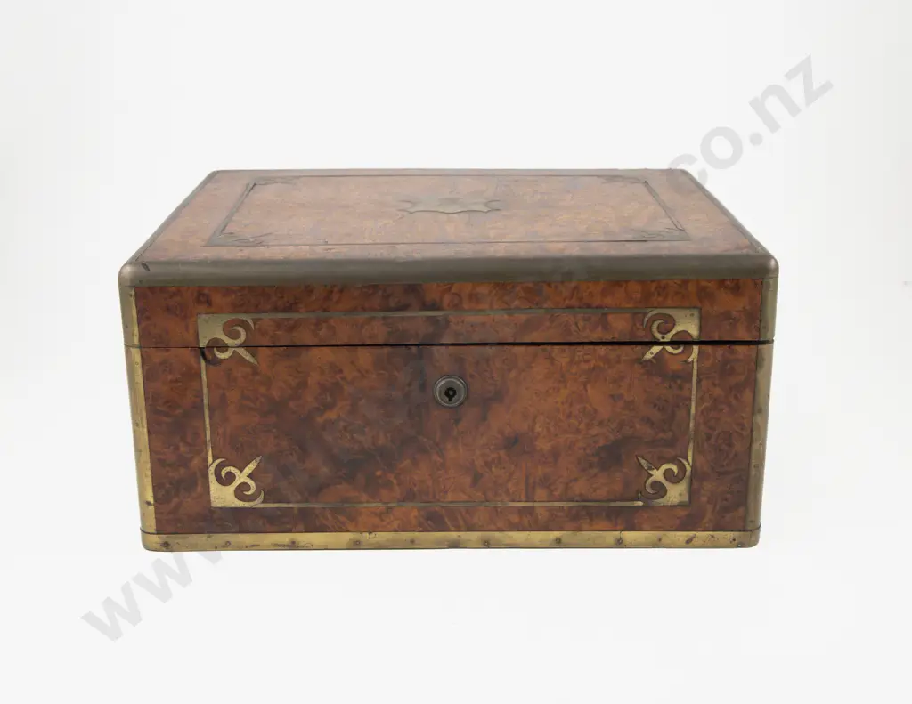 Good Quality Vict Burr Walnut & Brass Inlaid Sewing Box Image 1++