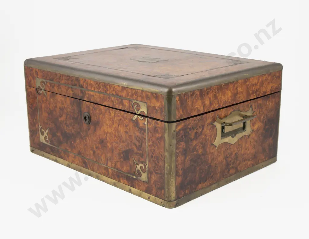 Good Quality Vict Burr Walnut & Brass Inlaid Sewing Box Image 1++