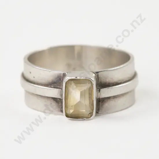 S/S Single Stone Citrine Fancy Band Ring