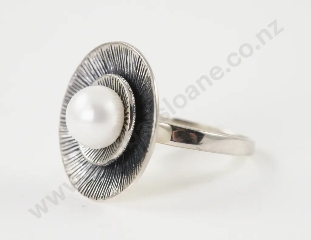 S/S Single Cultured Pearl Dress Ring Image 1++