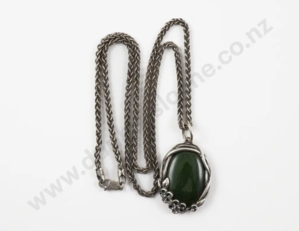 S/S Framed Greenstone Pendant on .925 Silver Neck Chain Image 1++