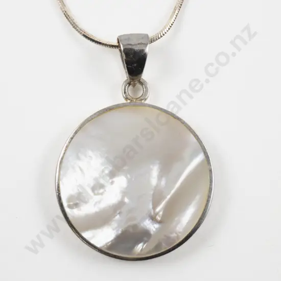 S/S Framed Circular MOP Pendant on .925 Silver Fine Link Neck Chain