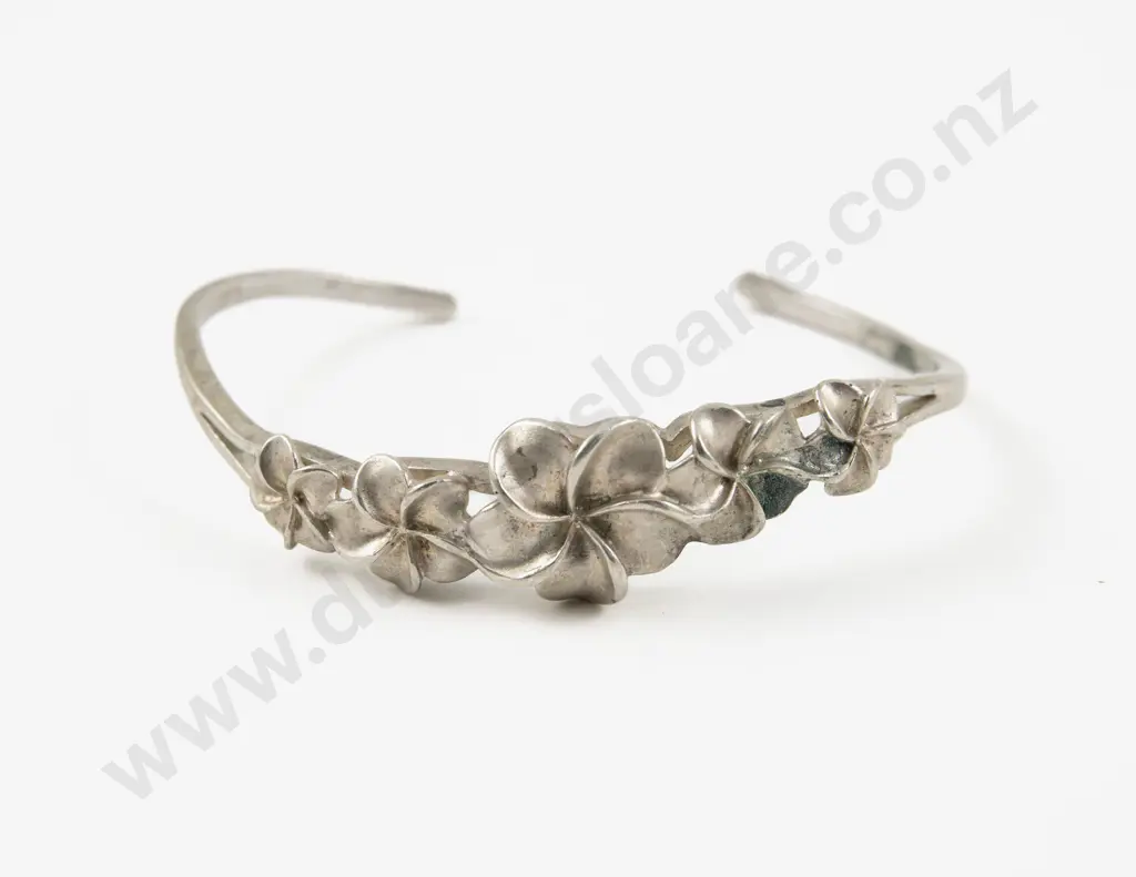 S/S Floral Cuff Bangle Image 1++