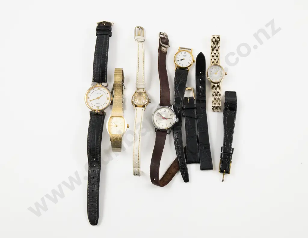 Collection of Assorted Vintage Wrist Watches Image 1++