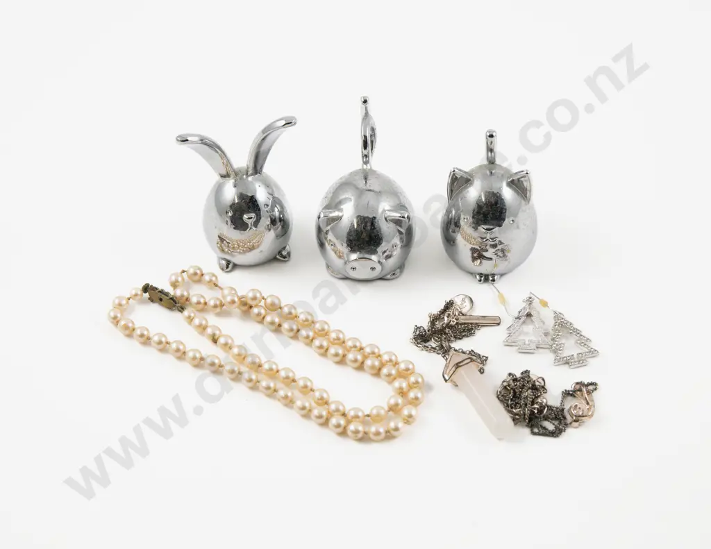 Umbra Rabbit Cat and Pig Ring Holders with Small Collection of Costume Jewellery Image 1++
