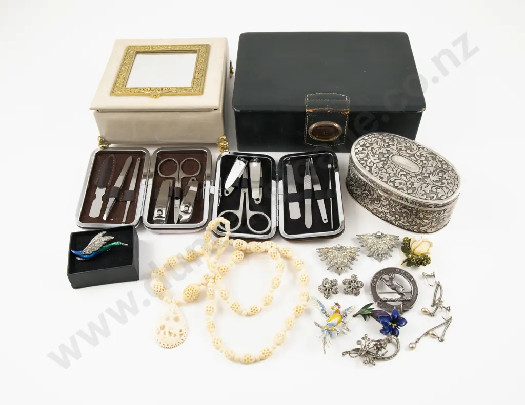 Collection of Vintage Costume Jewellery incl Ivory Necklace together with Jewellery Boxes and Other Image 1++