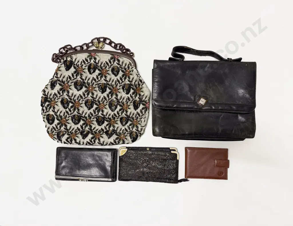 Vintage Oroton Ladies Handbag with Collection of Others Image 1++