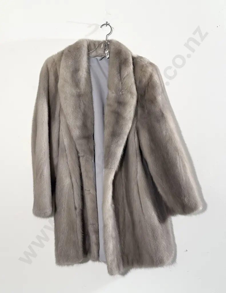Vintage Ladies Fur Jacket Image 1++