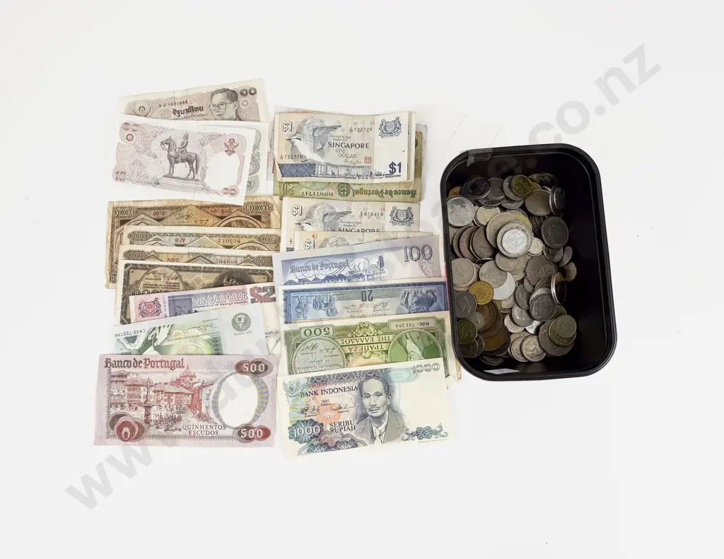 Qty World Pocket Change Coinage and some Bank Notes Image 1++