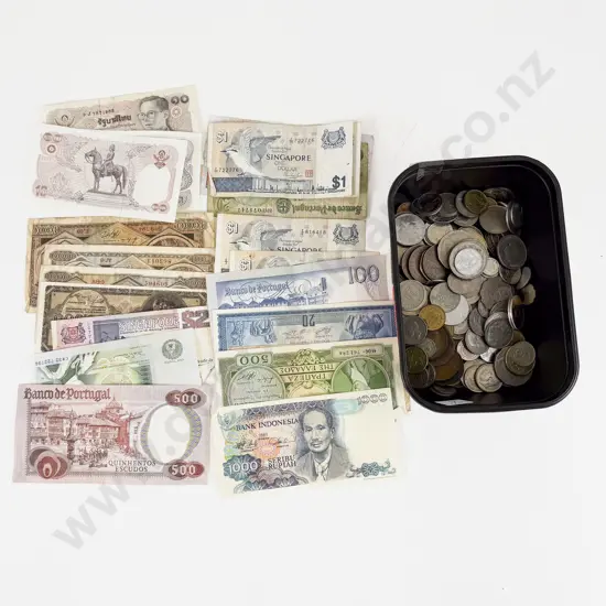 Qty World Pocket Change Coinage and some Bank Notes