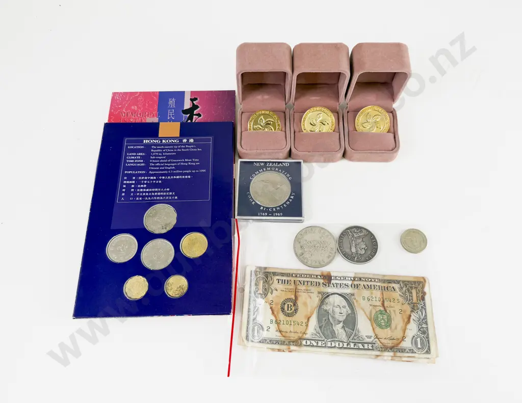 1997 Hong Kong Coin Set with American Club Medals x3 Four Coins and US Notes (stained) Image 1++